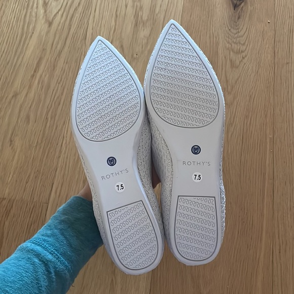 ⛔️SOLD⛔️ Rothy’s The Point Flat - Picture 3 of 6